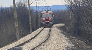 Бързият влак по линията Бургас София блъсна човек Инцидентът