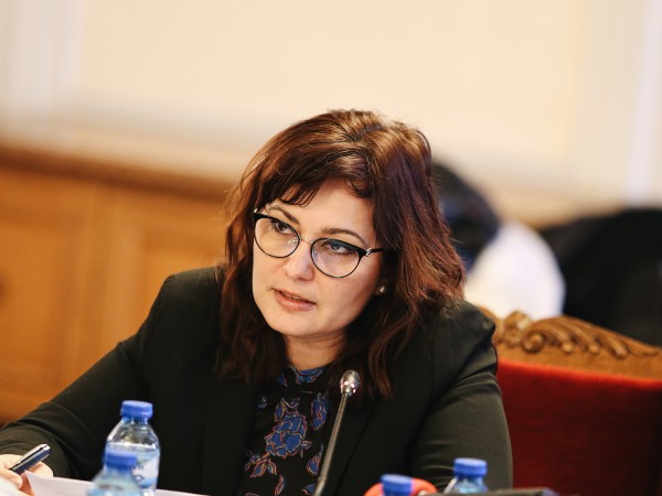 Министърът на здравеопазването в оставка Асена Сербезова съди прокуратурата за
