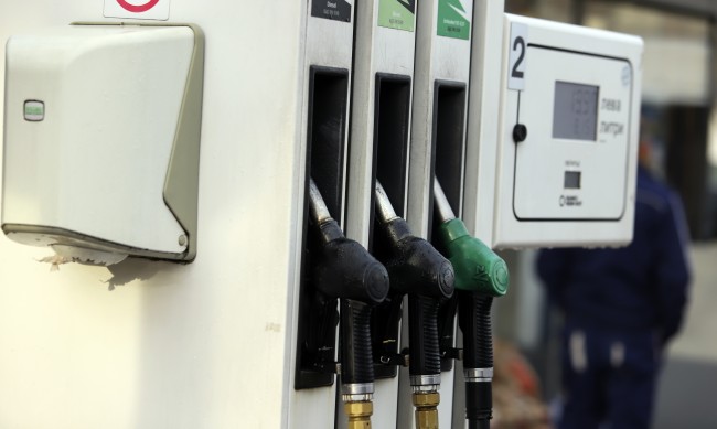 Помощта от 25 стотинки за литър гориво няма да е от 1 юли 