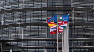 Европейските представители работят върху алтернативни варианти за въвеждането на глобалната