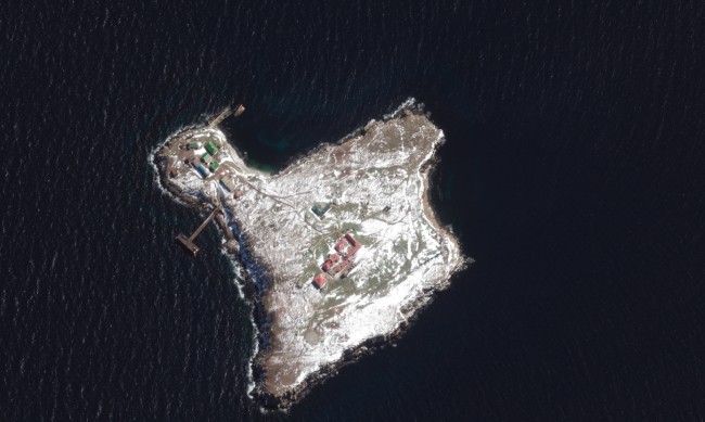 Русия обстрелвала с фосфорни бомби Змийския остров?