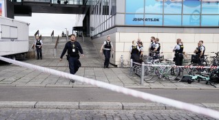 Датската полиция предполага че стрелбата в мол в Копенхаген при