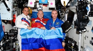 Руските космонавти на борда на Международната космическа станция отбелязаха превземането
