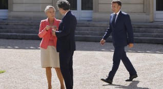 Ръководителят на френското правителство Елизабет Борн няма да търси вот