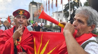 Опозицията в Северна Македония призова за масов протест срещу предложението
