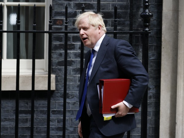 Британският премиер Борис Джонсън ще подаде оставка, твърди в. "Мирър",