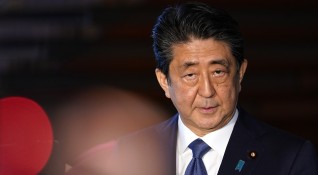 Бившият японски премиер Шиндзо Абе почина от раните си след