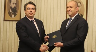 Номинираният за премиер Асен Василев върна неизпълнен мандата за съставяне