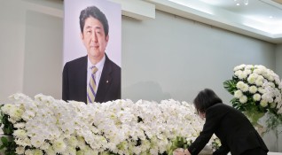 Варварското убийство на Шиндзо Абе най дълго управлявалият министър председател на Япония