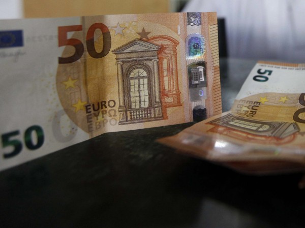 Еврото днес се изравни с долара за първи път от