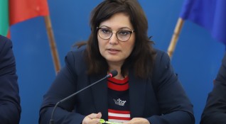 Министърът на здравеопазването в оставка Асена Сербезова ще заведе дело