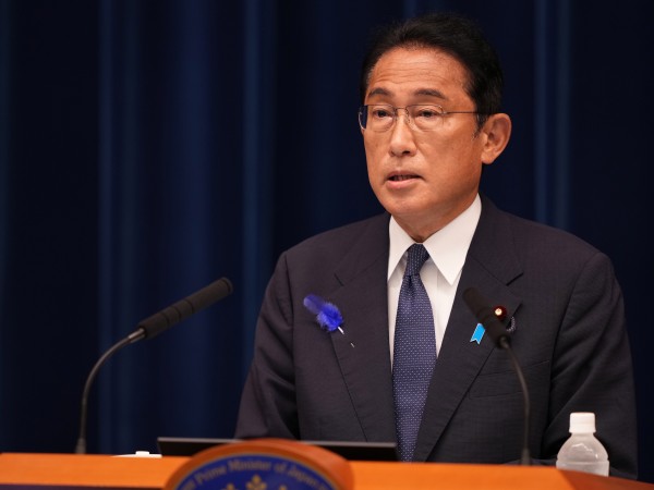 Японският министър-председател Фумио Кишида заяви в четвъртък, че е поискал