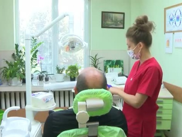 Как се съчетават две различни професии? 29-годишна зъболекарка от Пазарджик
