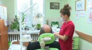 Как се съчетават две различни професии 29 годишна зъболекарка от Пазарджик