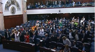 Парламент на Република Северна Македония одобри т нар френско предложение за