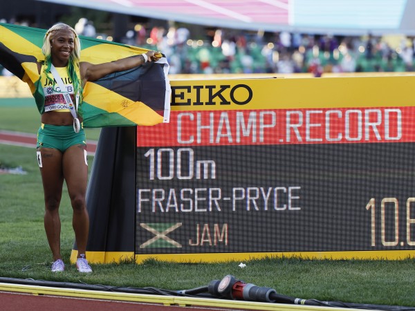 Двукратната олимпийска шампионка Шели-Ан Фрейзър-Прайс от Ямайка спечели пета световна