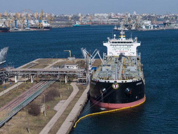 Собствениците на танкери в Европа доставят възможно най-много руски суров