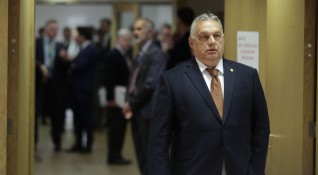 Унгарският парламент прие резолюция в която призова за ограничаване на