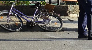 Автобус превозващ работници е блъснал велосипедист в село Попинци на