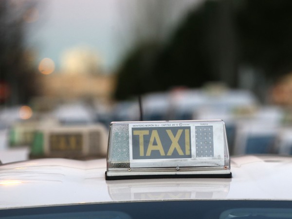 Таксиметровите шофьори в Турция са задължени да искат документите за