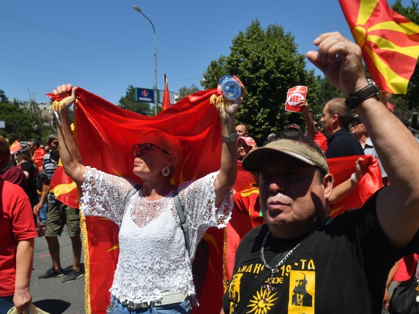 Опозицията в Северна Македония обяви, че ще организира референдум в
