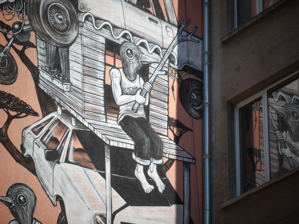 Снимка: Димитър КьосемарлиевБелгийският художник Хейс Ванхее нарисува стенопис в центъра