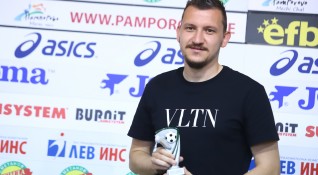 Футболистът на Ботев Пловдив и националния отбор Тодор Неделев даде
