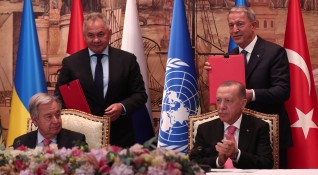 Русия и Украйна подписаха днес в Истанбул две отделни споразумения