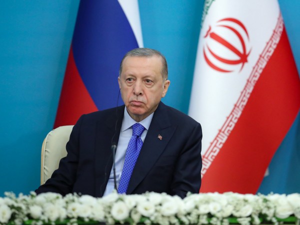Турция е решена да продължи със своите опити да договори