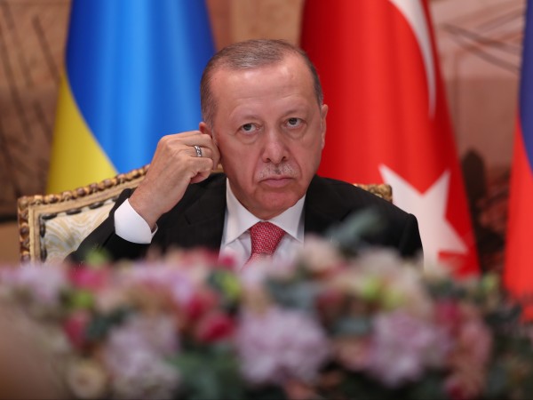 Условията на Лозанския мирен договор, и по-специално правата на турското