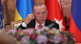 Условията на Лозанския мирен договор и по специално правата на турското