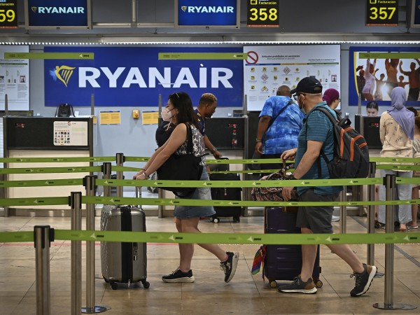 Финансовият директор на Ryanair отправи критики към летищата, тъй като