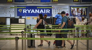 Финансовият директор на Ryanair отправи критики към летищата, тъй като