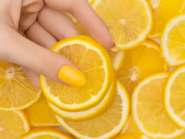 Маникюр с лимон е онова, което да изпробвате това лято.