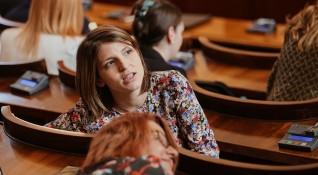 Депутатът Александра Милчева от Продължаваме промяната е родила момиченце преди