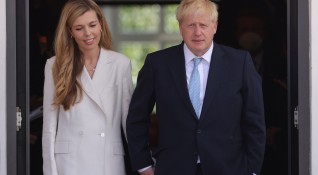 Британският премиер в оставка Борис Джонсън и половинката му Кари