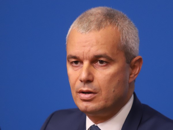 Лидерът на партия „Възраждане“ Костадин Костадинов отправи днес пред журналисти