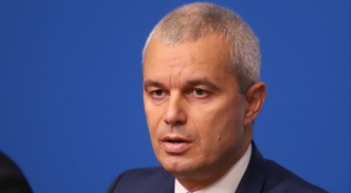 Лидерът на партия Възраждане Костадин Костадинов отправи днес пред журналисти
