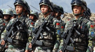 Китай е новият конкурент на руските военни в Африка Пекин