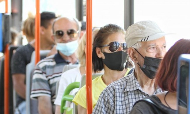 Нови ковид мерки в София от 4 август, връщат маските на закрито