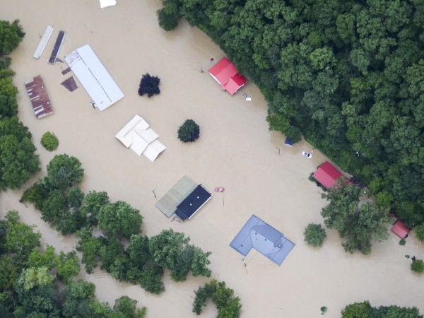 Американският щат Кентъки е засегнат от тежки наводнения. В района