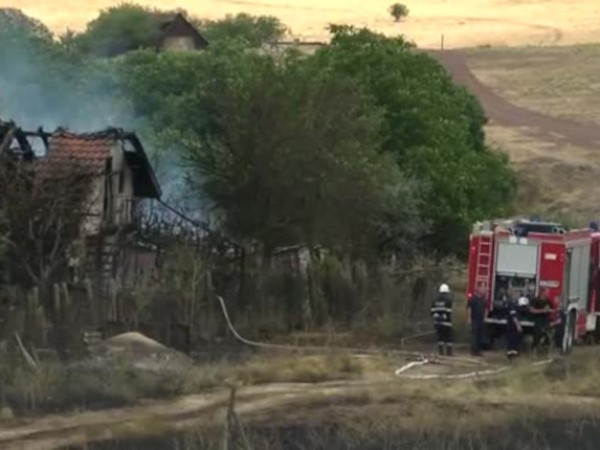 В бургаското село Изворище пламна пореден пожар, предаде . Три