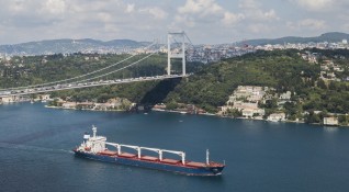 Натовареният с царевица кораб Разони осъществяващ рейс от пристанище Одеса