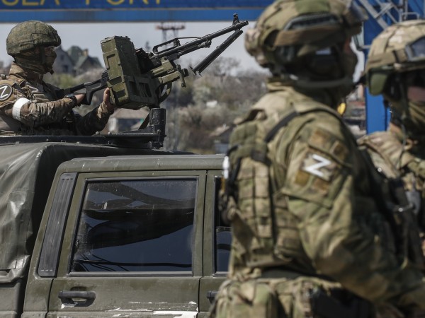 Украйна днес заяви, че Русия е започнала да създава военни