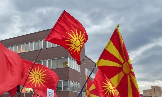 Протест пред посолството ни в Скопие: „ Не в ЕС“, „Не на българските договори/изнудвания“