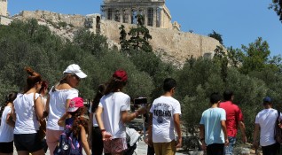 Повече внимание от туристите препоръчват гръцките здравни власт поради увеличаване