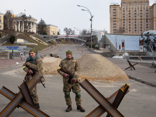 Властите в Киев трябва незабавно да изведат военните си сили