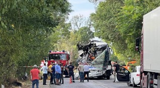 Четирима души загинаха при тежката катастрофа между румънски автобус и