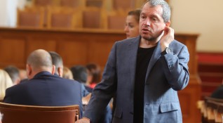 Министърът на енергетиката Александър Николов на няколко пъти е предлагал