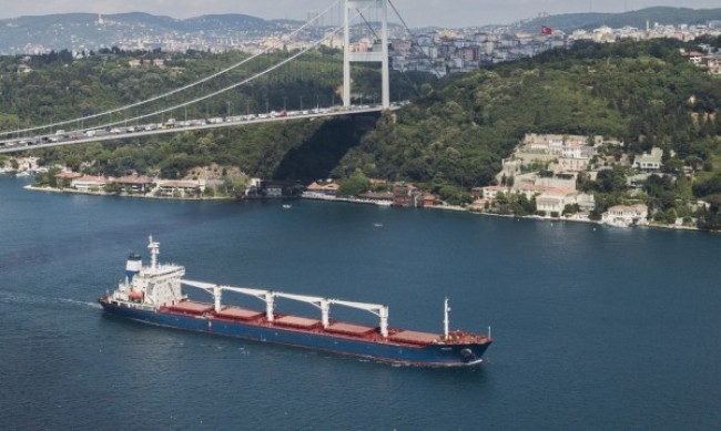 Четири кораба с храни ще отплават днес от украински пристанища